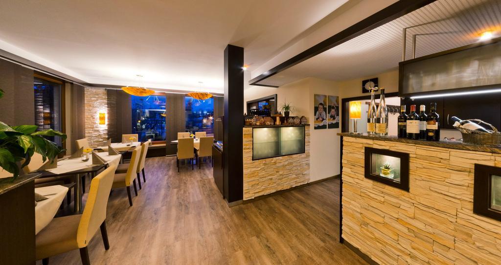 Hotel - Restaurant Sonneneck Dornstetten エクステリア 写真